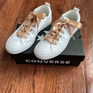 EUC (worn once) white Madison converse shoes